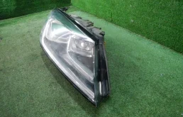 Фары для Volkswagen Touareg 2015 года на фотографиях