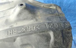 Крылья для Mazda CX 7 2006 года на фотографиях