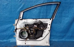 Дверь передняя правая для Mazda CX 7 2006 года на фотографиях