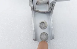 Петля двери задняя левая верхняя для Toyota Corolla на фотографиях