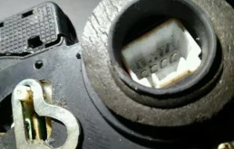 Замок задней правой двери для Toyota Corolla на фотографиях