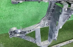 Панель радиатора (телевизор) для BMW X3 2008 года на фотографиях