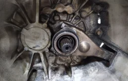 МКПП для Hyundai Solaris 2014 года на фотографиях