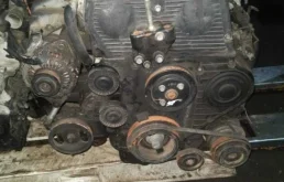 Двигатель без навесного для Kia Carnival 2000 года на фотографиях