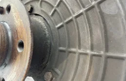 Кулак поворотный правый для Mercedes-Benz M class 2001 года на фотографиях