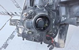 Фара правая для Ford Explorer 2012 года на фотографиях