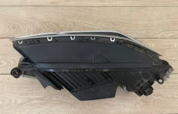 Фара ксенон левая для Volkswagen Touareg 2021 года на фотографиях