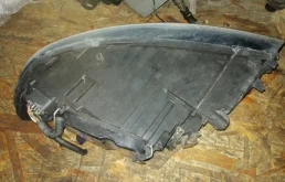 Фара правая для Volvo C30 2007 года на фотографиях