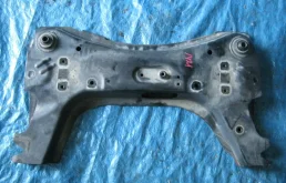 Подрамник двигателя для Nissan Note на фотографиях