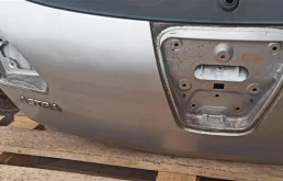 Крышка багажника для Opel Astra 2014 года на фотографиях