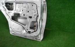 Дверь задняя левая для Toyota Corolla 2018 года на фотографиях