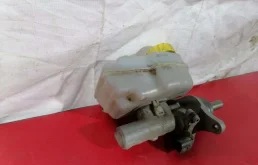 Бачок главного тормозного цилиндра для Skoda Rapid 2020 года на фотографиях