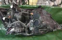 Фары для Toyota Alphard 2008 года на фотографиях