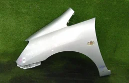 Крылья для Toyota Corolla 2003 года на фотографиях