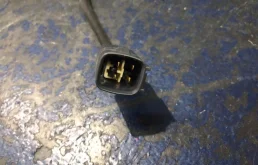 Лямбда-зонд (верхний) для Toyota RAV4 на фотографиях