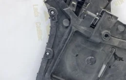 Кронштейн заднего бампера правый для BMW 5er 2019 года на фотографиях