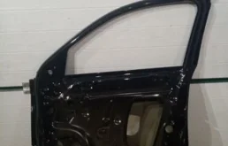 Дверь передняя правая для Audi Q3 2012 года на фотографиях