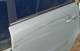 Двери для Opel Zafira 2007 года на фотографиях