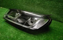 Фары для Volkswagen Touareg 2014 года на фотографиях