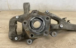 Кулак поворотный левый для Audi Q7 на фотографиях