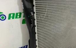 Радиатор охлаждения ДВС для BMW 3er 2007 года на фотографиях