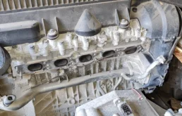 Двигатель без навесного для Volvo C30 2006 года на фотографиях