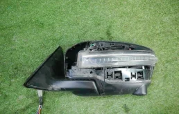 Стекла и зеркала для Nissan Qashqai 2017 года на фотографиях