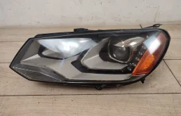 Фары для Volkswagen Touareg 2010 года на фотографиях