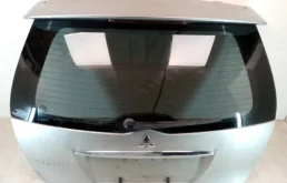 Двери для Mitsubishi Grandis 2005 года на фотографиях