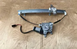 Стеклоподъемник передний левый для Nissan Almera Classic 2009 года на фотографиях