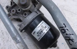 Трапеция стеклоочистителей для Renault Logan 2015 года на фотографиях