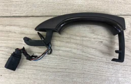 Ручка двери передняя левая внешняя для Audi Q7 2012 года на фотографиях