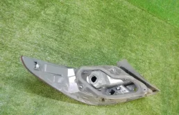 Фонарь внешний правый для Hyundai Solaris 2017 года на фотографиях