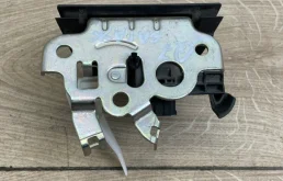 Замок багажника для Audi Q7 на фотографиях