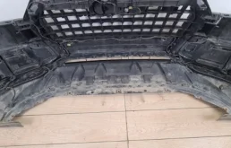 Усилитель переднего бампера для Audi Q7 2024 года на фотографиях