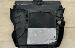 Корпус воздушного фильтра для Audi Q7 2018 года на фотографиях