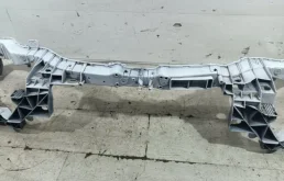 Панель радиатора (телевизор) для Ford Kuga на фотографиях