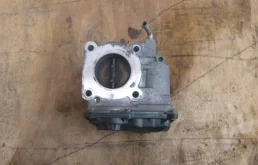 Дроссельная заслонка для Toyota Corolla на фотографиях