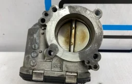 Дроссельная заслонка для Mercedes-Benz C class 2006 года на фотографиях