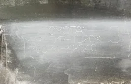 Молдинг крыла передний левый для Toyota RAV4 2023 года на фотографиях