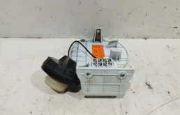 Крышка горловины топливного бака для Hyundai Solaris 2015 года на фотографиях