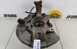 Кулак поворотный левый для Mitsubishi Pajero на фотографиях