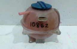 Расширительный бачок радиатора для Skoda Rapid 2017 года на фотографиях