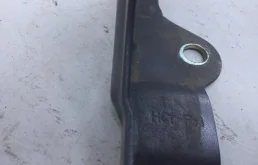 Петля капота левая для Hyundai Solaris 2021 года на фотографиях