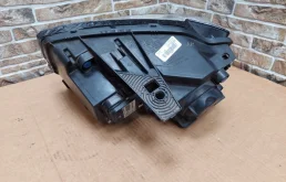 Фара правая для Jeep Grand Cherokee на фотографиях