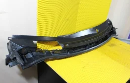 Жабо правое для Nissan Tiida 2012 года на фотографиях