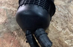 Бачок ГУР для Audi A8 2010 года на фотографиях