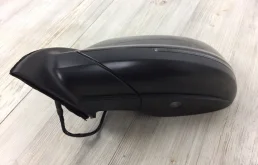 Стекла и зеркала для Audi Q7 2010 года на фотографиях