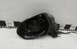 Стекла и зеркала для Toyota Corolla 2025 года на фотографиях