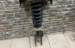 Амортизатор передний правый для Audi Q7 на фотографиях